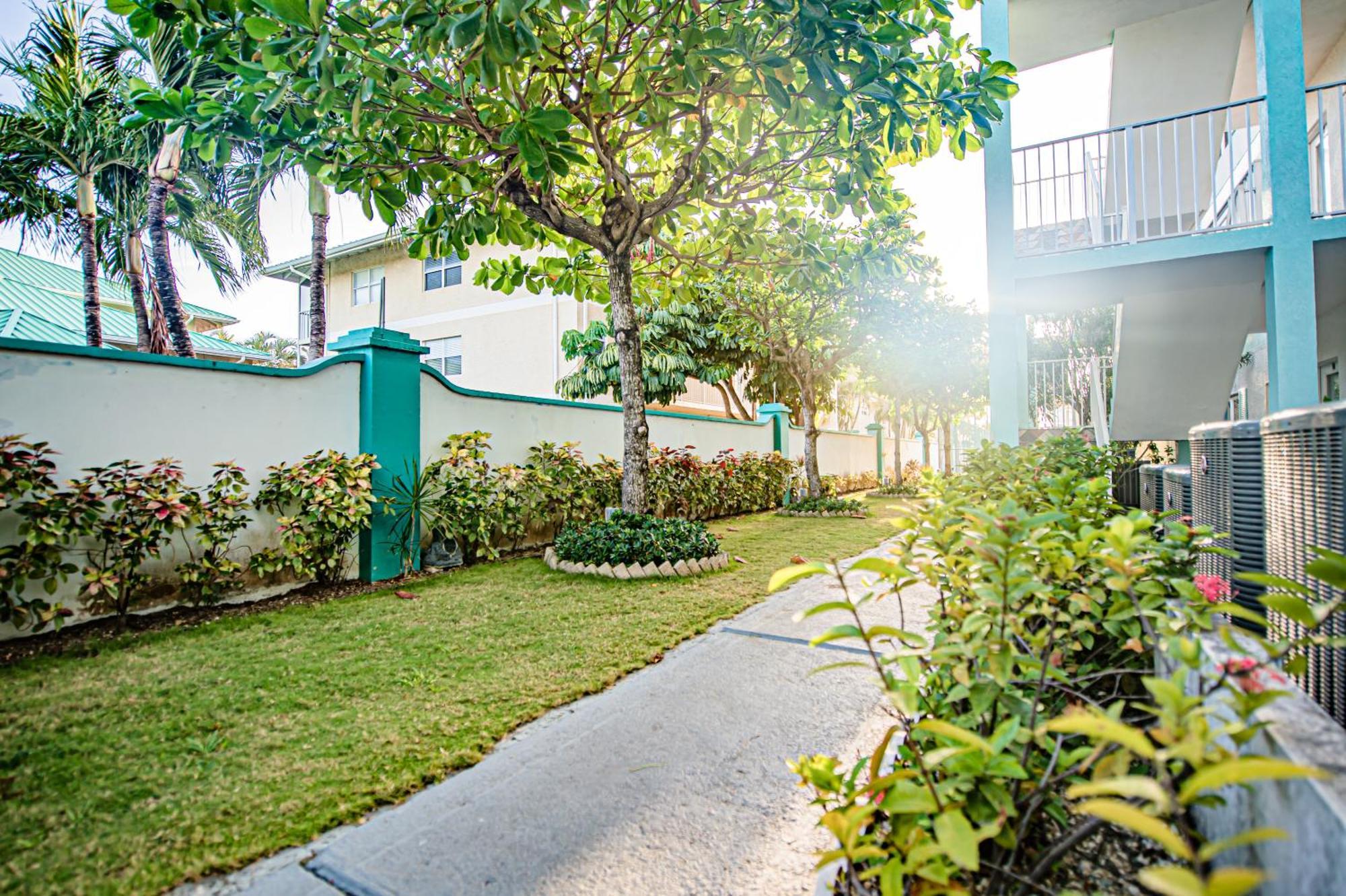 Seven Mile Beach Resort Τζώρτζταουν Εξωτερικό φωτογραφία